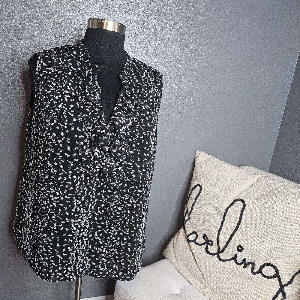Nordstroms brand Sejour black and white ruffled sleeveless blouse size 20W